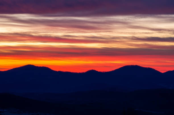 istock Sunrise Over the Blue Ridge Mountains 914962640