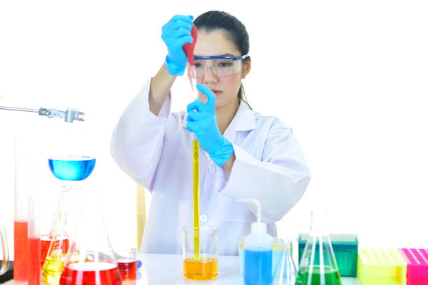 istock Asian female medical technologist working in laboratory 914966666