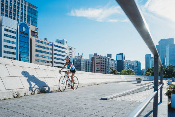 サイクリングの街 - osaka prefecture japanese culture japanese ethnicity japan ストックフォトと画像