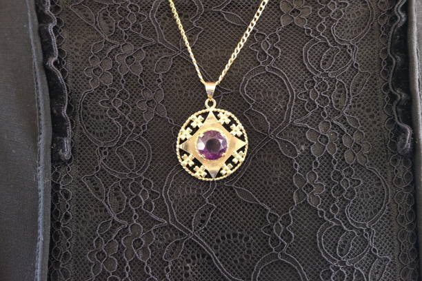 istock necklace with pendant 914983472
