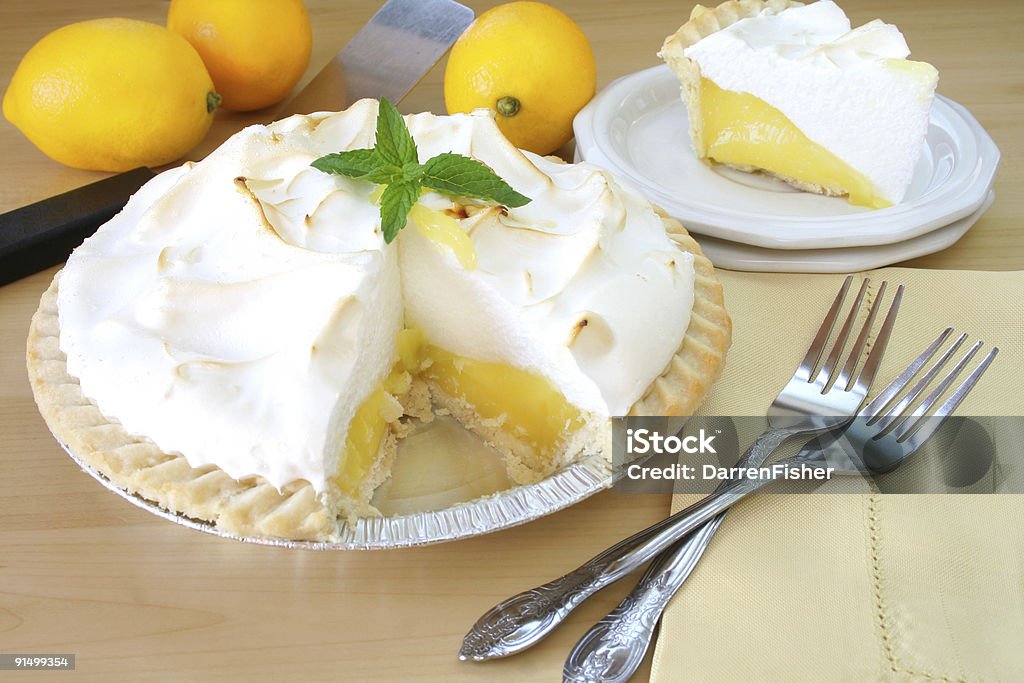 Лимонный пирог с безе - Стоковые фото Пирог роялти-фри