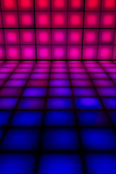 bunt, retro-stil lichtkasten tanzfläche in blau, lila und rot - dance floor stock-fotos und bilder