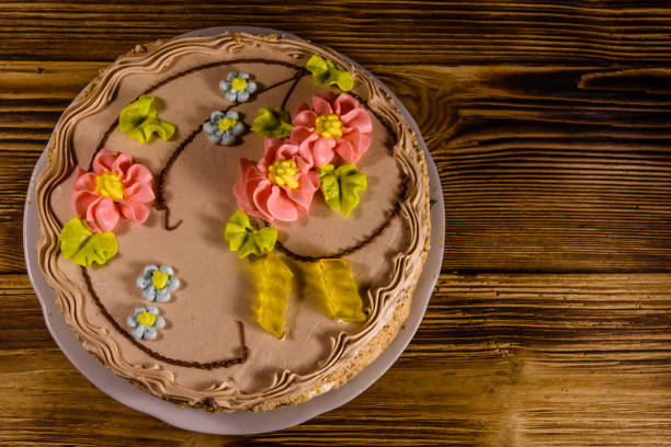 istock Kiev cake with cream on wooden table. Top view 915008388