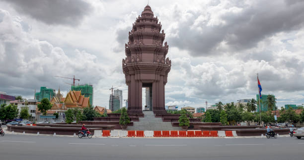 istock Independence Monument In Phnom Penh, Cambodia 915017680