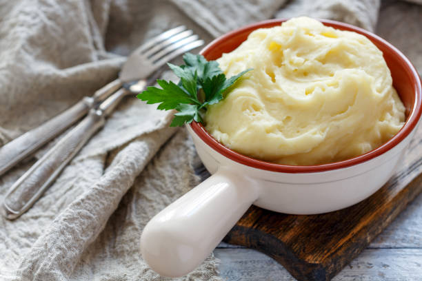 istock Homemade mashed potatoes with butter. 915021594
