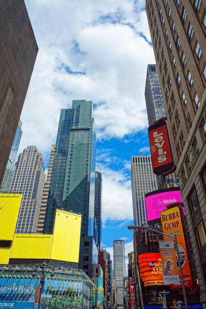 美國紐約百老匯時代廣場第七大道 - times square billboard 個照片及圖片檔