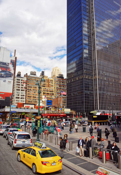 黃色計程車在第七大道百老匯時代廣場紐約美國 - times square billboard 個照片及圖片檔