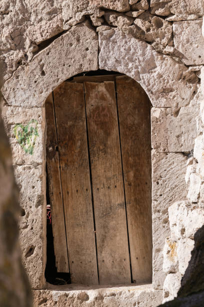 istock Old fashioned abandoned stone house doors 915032700