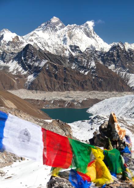 istock Mount Everest and Lhotse with buddhist prayer flags 915045202