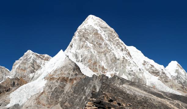 istock View of Mount Pumo Ri and Kala Patthar 915045478