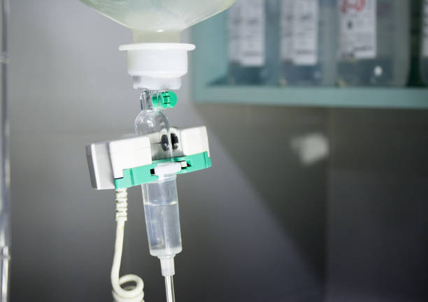 istock Plastic bottle of serum in surgical operation 915051580