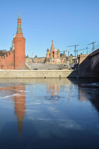 istock The Moscow Kremlin and the waterfront. 915052772