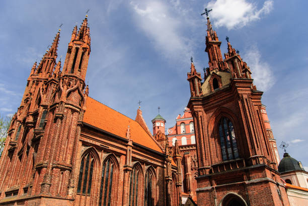 聖アン教会、ヴィリニュス、リトアニア - religion christianity bell tower catholicism ストックフォトと画��像