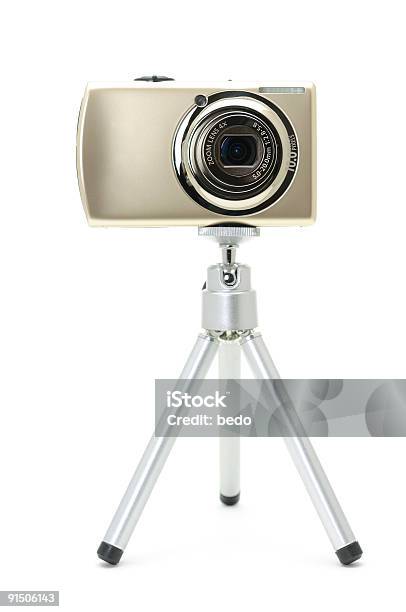 Macchina Fotografica Digitale Sul Treppiede - Fotografie stock e altre immagini di Attrezzatura elettronica - Attrezzatura elettronica, Bianco, Composizione verticale