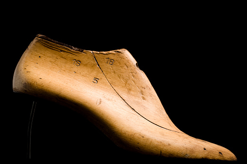 Wooden shoe last