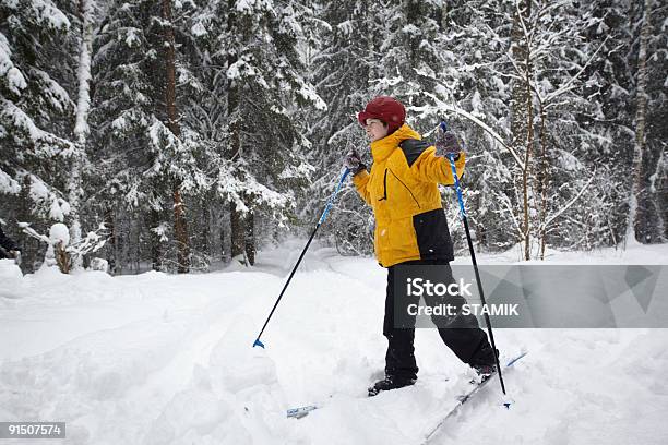 Crosscountry Ski Stockfoto und mehr Bilder von Kind - Kind, Langlaufen, Farbbild