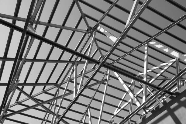 istock Structure of steel roof frame for building construction. 915082464