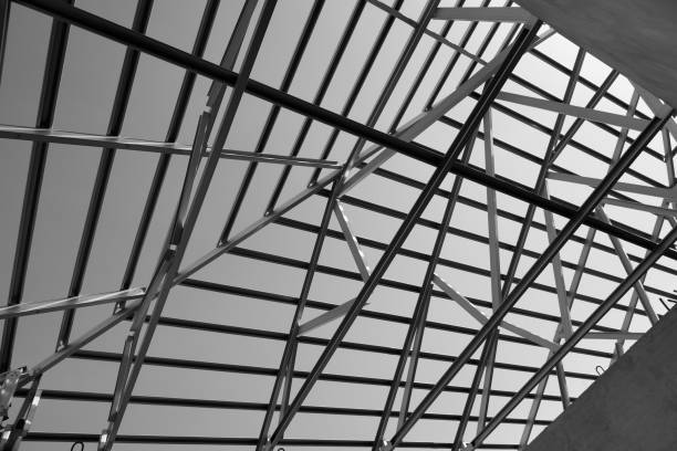 istock Structure of steel roof frame for building construction. 915082516
