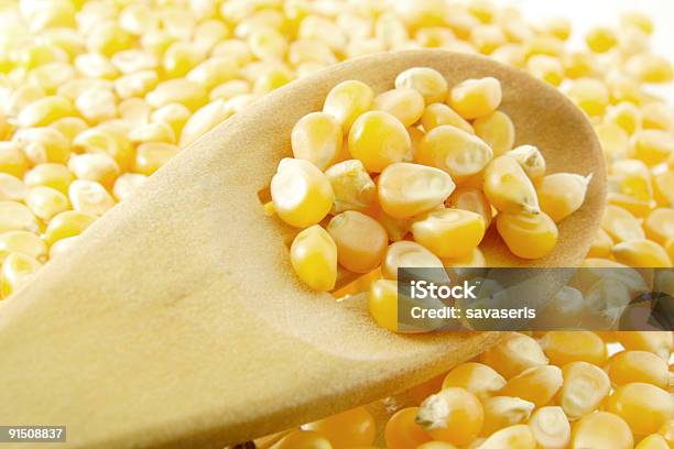 Foto de Corns A Colher De Madeira e mais fotos de stock de Alimentação Saudável - Alimentação Saudável, Caixa de Luz, Cereal