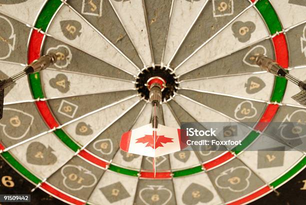 Kanadische Bullseye Stockfoto und mehr Bilder von Dartpfeil - Dartpfeil, Dartscheibe, Erfolg