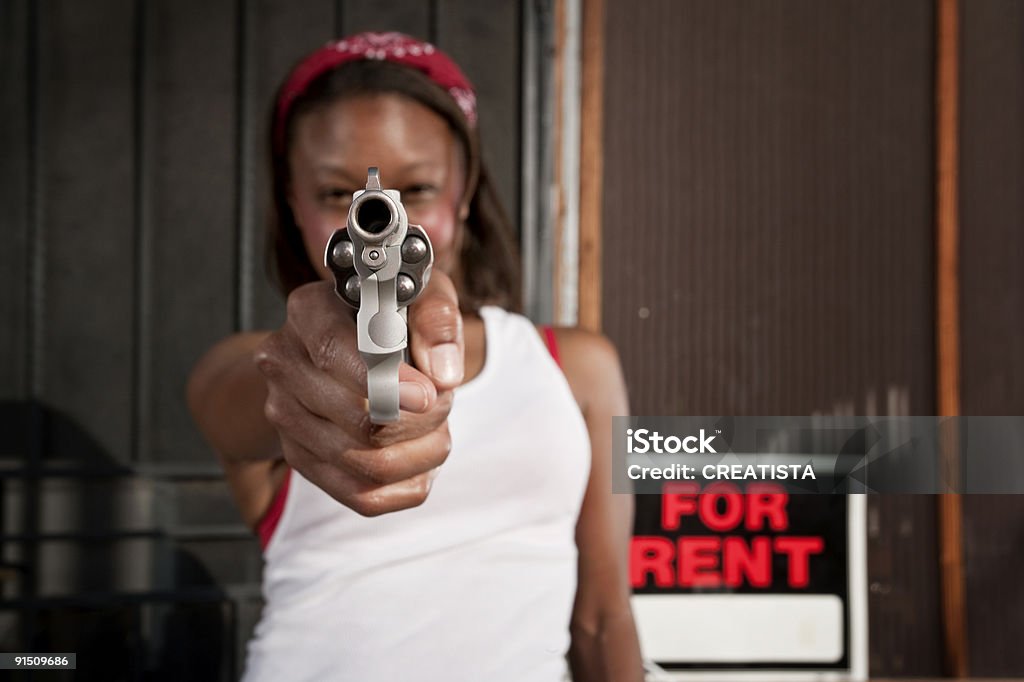 Mulher com arma - Foto de stock de Adulto royalty-free