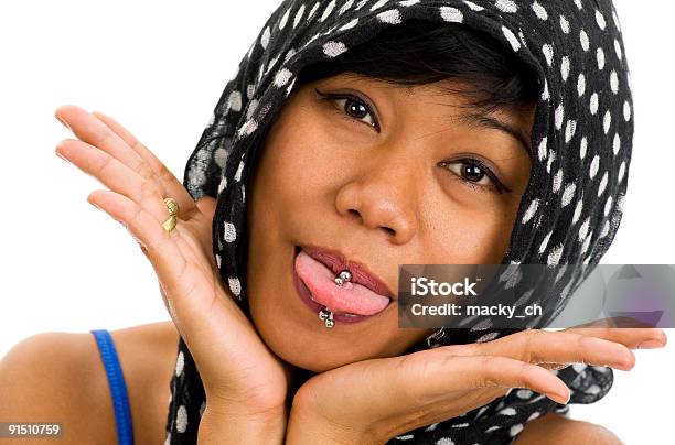Asiatica Con Linguetta Traforata - Fotografie stock e altre immagini di Piercing alla lingua - Piercing alla lingua, Adulto, Beautiful Woman