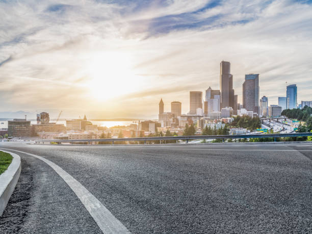 viaggio urbano vuoto attraverso i moderni grattacieli di Seattle - foto stock