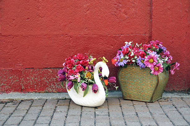 This swan planter can be \