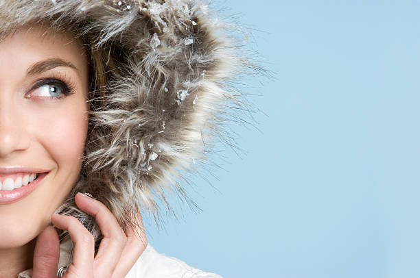 bela loira inverno - group of people teenager snow winter imagens e fotografias de stock