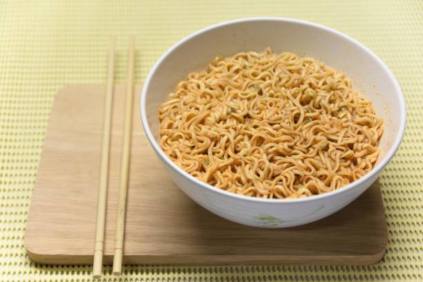 istock Instant noodles spicy in the cup 915127508