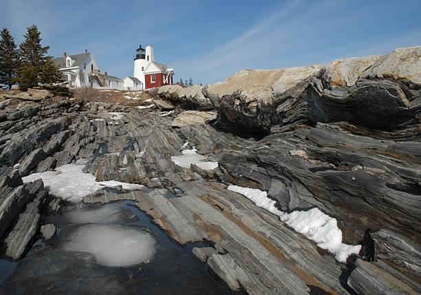 марта льду в pemaquid точка - maine lighthouse winter ice стоковые фото и изображения