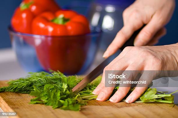 Cocina A La Vista Foto de stock y más banco de imágenes de Adulto - Adulto, Agarrar, Alimento