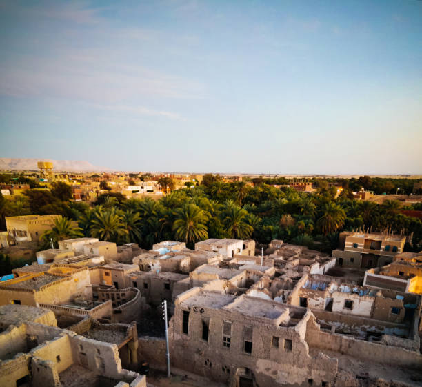 aerial view to balat old town in dakhla oasis, egypt - desert egyptian culture village town imagens e fotografias de stock