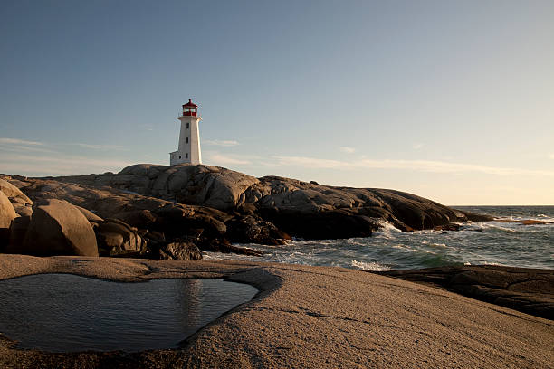 peggy's cove słońca - lighthouse local landmark blue canada zdjęcia i obrazy z banku zdjęć