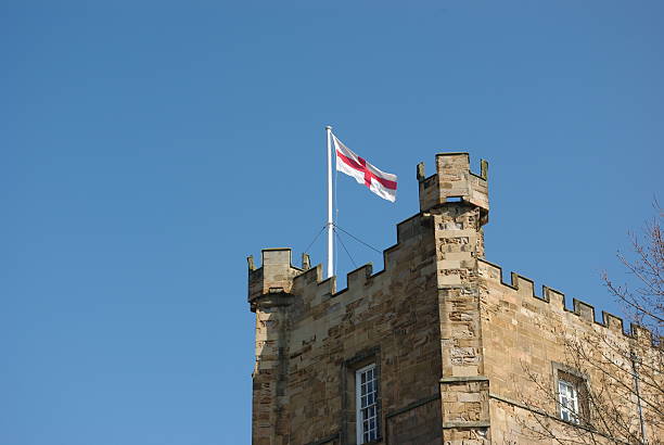 istock Castle Tower with Flag of England and Blue Sky. 91516420
