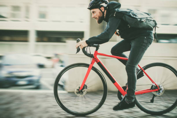 istock Bicycle messenger: commuter with road bicycle in the city 915178942