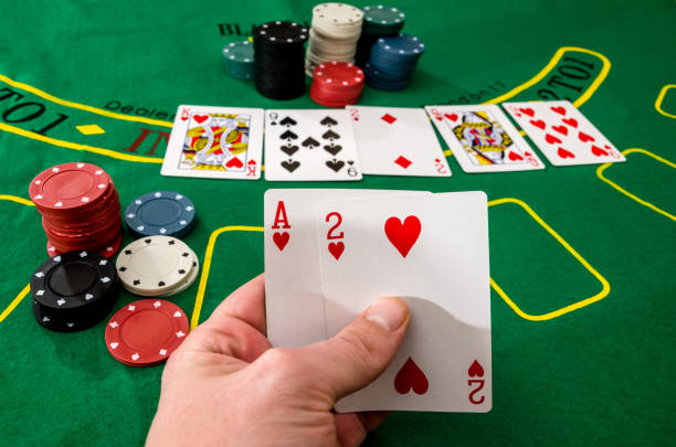 istock A two-card close-up poker player 915191384