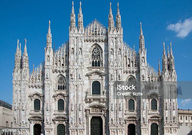 Cattedrale Di Milano - Fotografie stock e altre immagini di Ambientazione esterna - Ambientazione esterna, Basilica, Cattedrale
