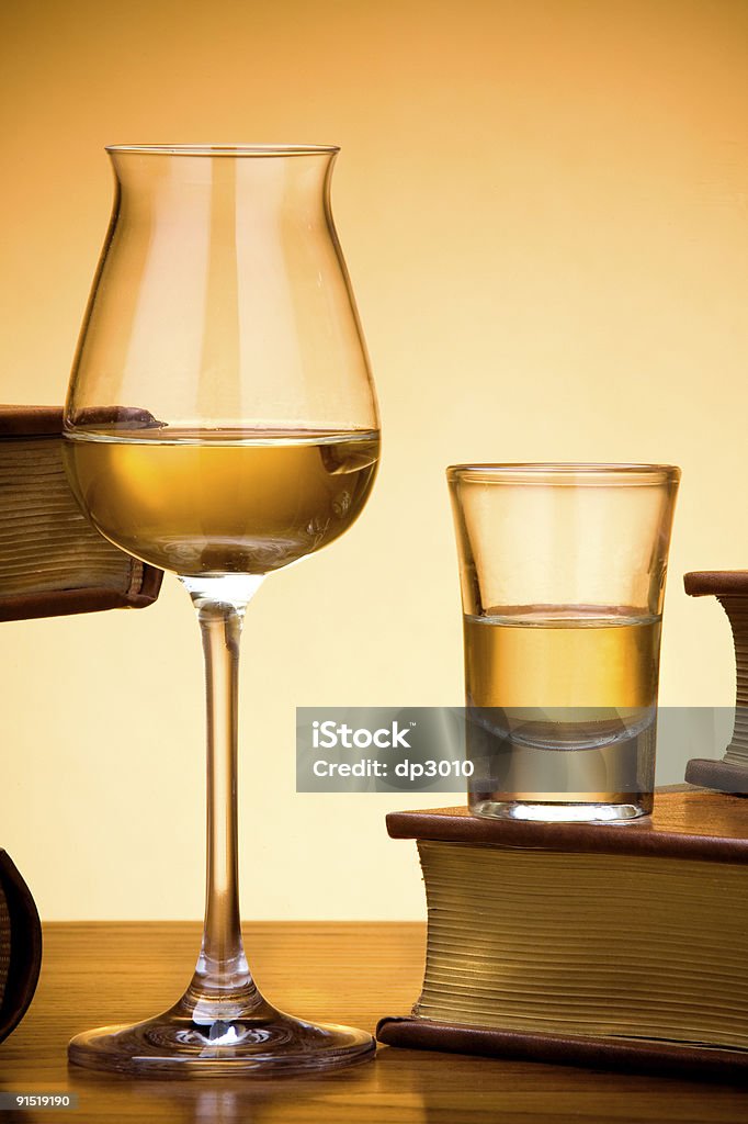 Bicchieri di brandy o cognac grappa - Foto stock royalty-free di Alchol