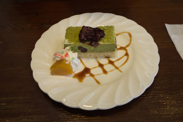 istock Japanese matcha green tea cake 915194370