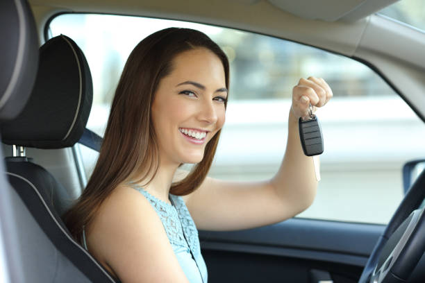 istock Happy car owner holding keys looking at camera 915195324
