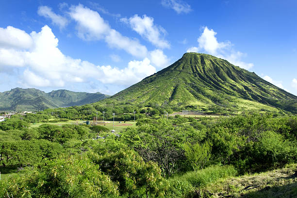 diamond head-vulkan - honolulu oahu vacations park stock-fotos und bilder