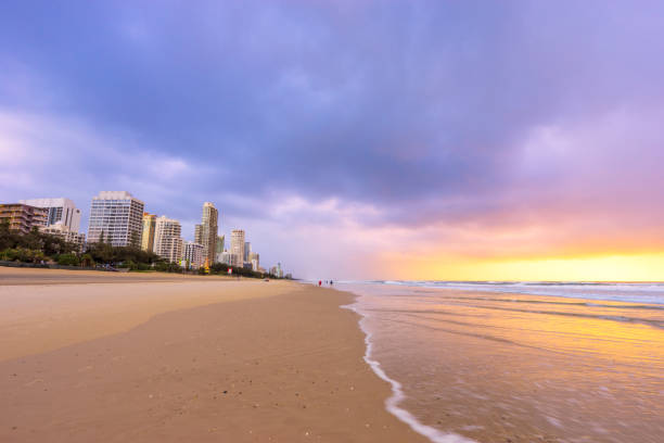 istock Surfers Paradise sunrise 915197978