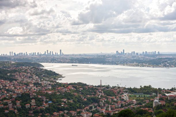 istock Panoramic view of Istanbul and Bosphorus 915203084