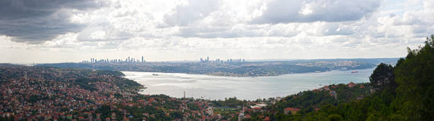 istock Panoramic view of Istanbul and Bosphorus 915205604