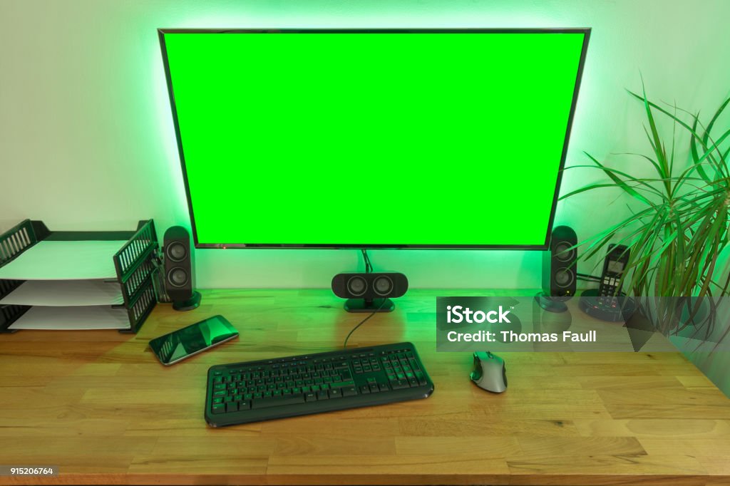 40 4k Monitor Con Luz De Fondo Verde En Un Escritorio Foto de stock y más  banco de imágenes de Contraluz - iStock