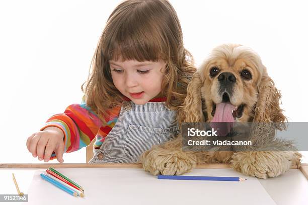 Photo libre de droit de Fille Et Chien Dans Lécole banque d'images et plus d'images libres de droit de Animaux de compagnie - Animaux de compagnie, Art, Assis