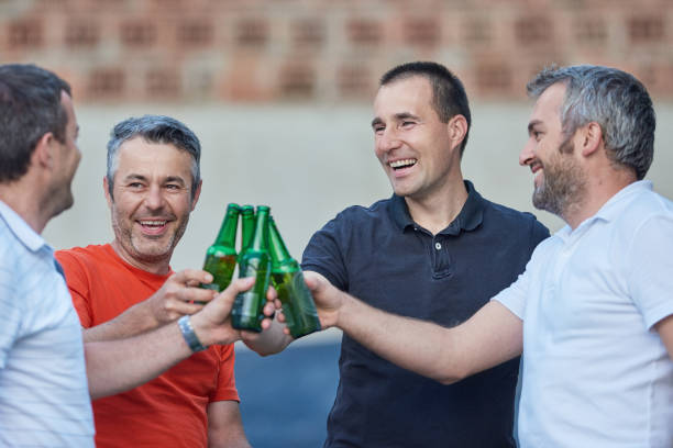 istock cheers for friendship 915220498