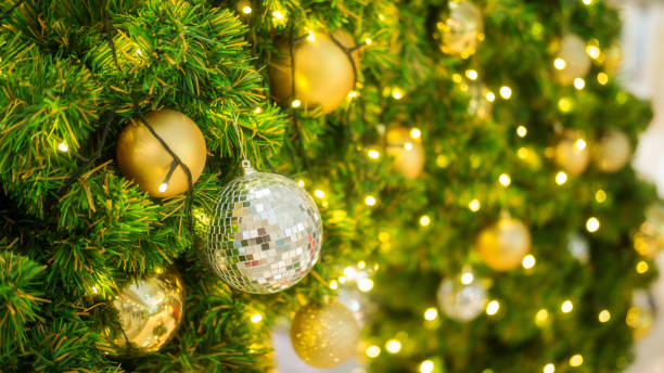 istock Golden and silver ball hanging on a Christmas tree. 915227262