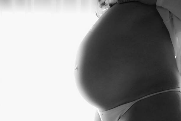 istock pregnant mom 915242138